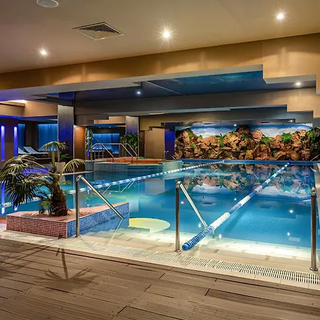 Lagoon 706 Bukareszt