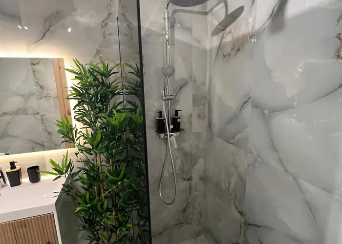 Lagoon 706 Бухарест