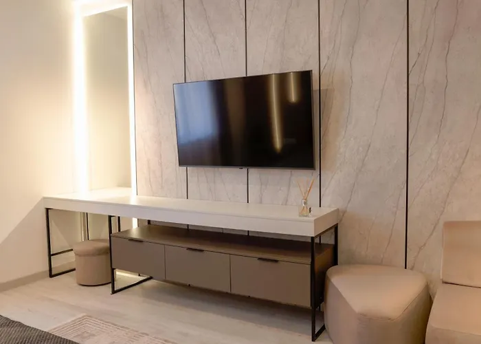 Lagoon 706 * Бухарест