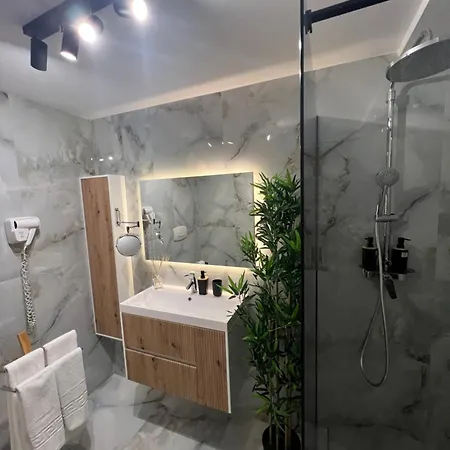 Lagoon 706 *