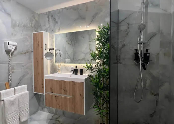 Lagoon 706 * بوخارست