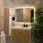 Lagoon 706